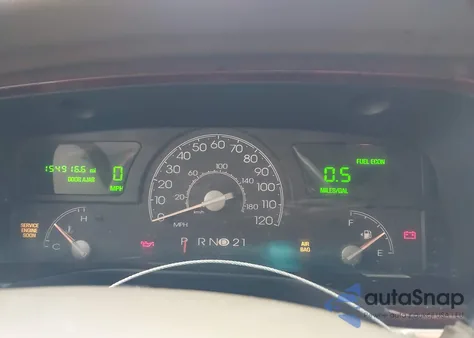 2005 Lincoln Town Car Signature from USA, damaged, VIN 1LNHM81W55Y611266